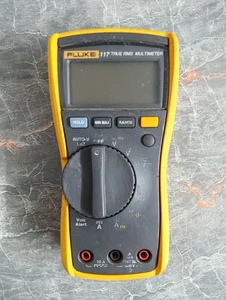 Used Fluke 117 True RMS Digital Multimeter with New  Fluke TL175 Leads - Picture 1 of 8