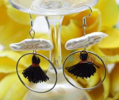 OFERTA 20-25mm Blanco Natural Perla Biwa y Metal Anillo y Borla Negra Pendiente-e641 Foto 1 de 4