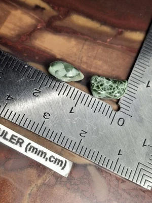 Gemas de clorastrolita de piedra verde Isle Royale de Michigan muy brillantes (de la isla) de 1 g Foto 1 de 4