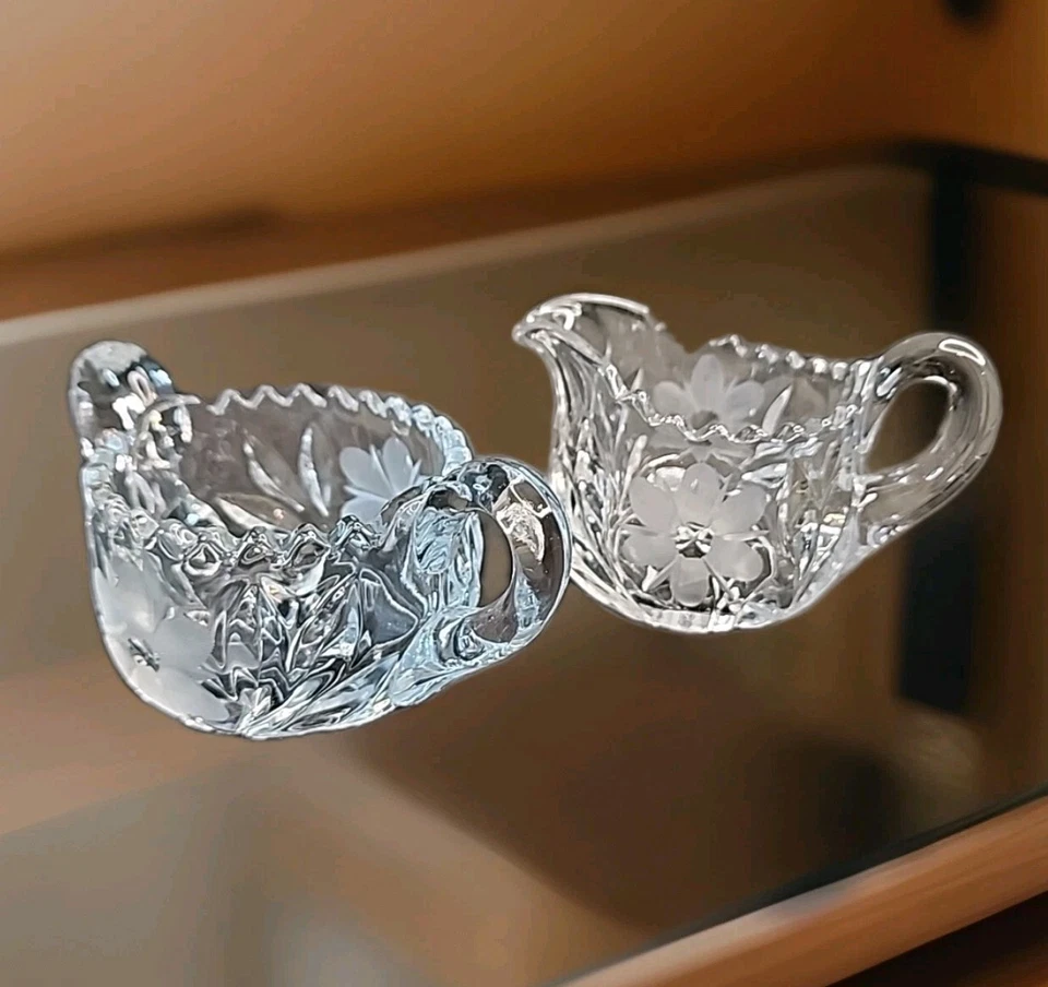 Base gruesa de vidrio floral grabado pesado azúcar crema y azúcar abierto estrella de David vintage  Foto 1 de 4