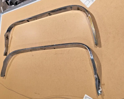 Rueda trasera larga Buick Skylark 1968-69 molduras de ajuste de apertura de pozo Foto 1 de 4