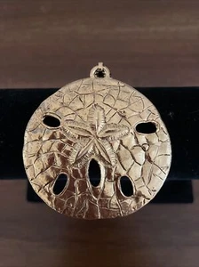 Vintage Hobe goldfarbene Sand Dollar Anhänger Halskette perfekte Details - wunderschön - Bild 1 von 10