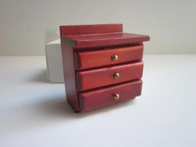 Cassettiera Comodino Letto Mogano per Casa delle Bambole Scala 1:12 con Scatola - Immagine 1 di 4