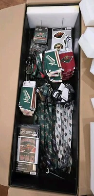 NUEVO Hockey Minnesota Wild Fan Mercancía Aprox 100 piezas con Pantalla GRAN BENEFICIO LEER Foto 1 de 4