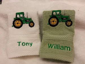 UN TRACTOR VERDE PERSONALIZADO TELA CARA NOMBRE REGALO DE NAVIDAD BORDADO NAVIDAD - Imagen 1 de 1
