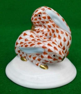 HEREND 2 RUST RED FISHNET RABBITS ON ROUND BASE - 5333. - Picture 1 of 8