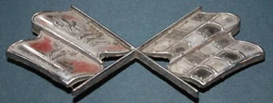 1968-1973 C3 CORVETTE FUEL DOOR FLAG EMBLEM GM 3954546 OEM - USED - Foto 1 di 2
