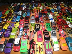 60 Spielzeugautos Autos Hot Wheels Matchbox Welly Majorette Siku Konvolut Kiste - Picture 1 of 7
