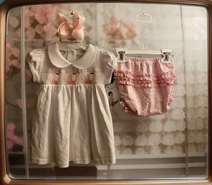 Girls NWT Magnolia Baby Smocked Dress Set & Bloomers Free Bow 18 Months - Picture 1 of 8