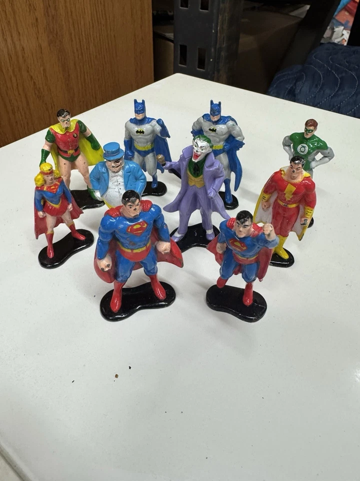 Lote de 10 bonecos Die-Cast da DC Comics (1990) – Batman, Superman, Coringa, Robin etc - Imagem 1 de 4