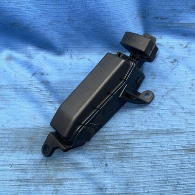 Cubierta de panel de relé de caja de fusibles de bahía de motor Lexus IS300 2001-2005 OEM fusibles Foto 1 de 4