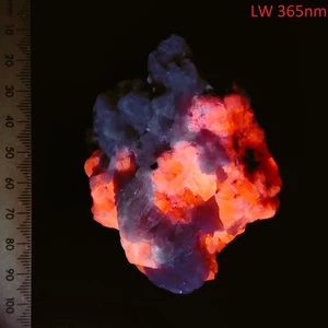 Hackmanite fluorescente tenebrescente luz diurna cambio de color en segundos 772ct - Imagen 1 de 8
