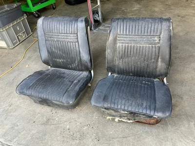 Par de assentos tipo caçamba Oldsmobile Cutlass 1965 com trilhas 1964 Buick Riviera? - Imagem 1 de 4