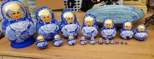 Russische verschachtelte Mädchen Puppen 18er Set handbemalt Holz Gold Blau signiert EUC  - Bild 1 von 15