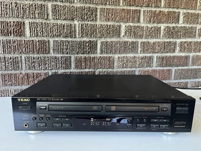 TEAC RW-CD22 Compact Disc Recorder Player CD-R CD-RW TESTED WORKS NO REMOTE - Image 1 of 4