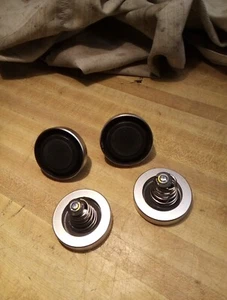 Victrola Turntable Model VRO 2000 Feet - Picture 1 of 2