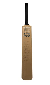 Vintage Hunt's County cricket bat signed Essex , 86cm in length - Picture 1 of 12