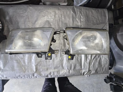 丰田 4Runner 1996–1998 原始设备制造商玻璃车头灯一对 — 第 1/4 张图片