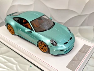 1/18 Ivy Merit Porsche 911 S/T (992) perlgrün / gold Nummer 7 von 20 - Bild 1 von 10