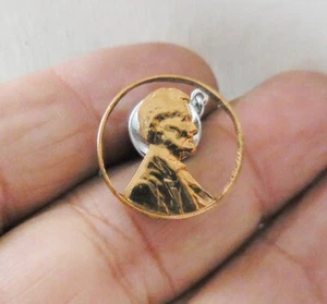 VINTAGE CUT OUT ONE CENT COIN PIN TIE PIN LAPEL PIN PENNY COIN DESIGN NR - Picture 1 of 7
