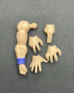 SH Figuarts Dragon Ball Z Super Saiyan Goku The Games Begin Right Arm & Hands - Picture 1 of 3