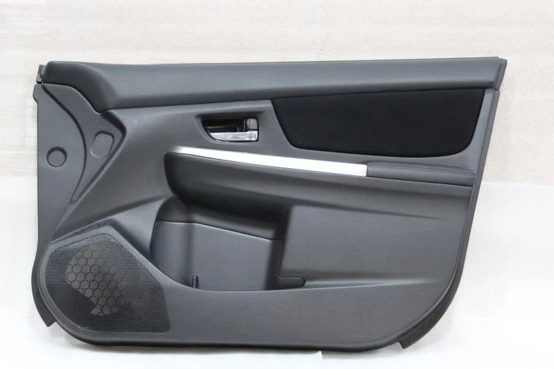 2013 2014 2015 2016 2017 Subaru XV Crosstrek panel de moldura de puerta delantera derecha Foto 1 de 4