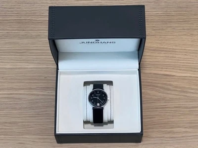Junghans Max Bill cuerda manual, 34 mm, negro, reloj 27/3702.02 Foto 1 de 4