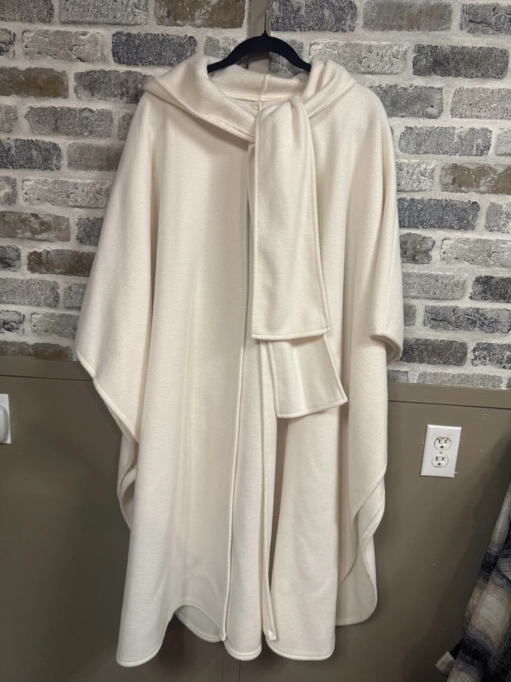 Baxter Wells象牙色涤纶角纽扣闭合 — 第 1/4 张图片