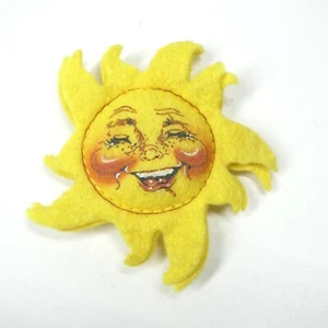 Broche de fieltro vintage Yellow Sun Face Pin Annalee 1993 - Imagen 1 de 7