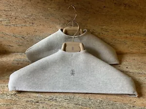 Brunello Cucinelli (2) Resina 16" Perchas para Camisa/Chaqueta con Cubiertas Antipolvo de Marca - Imagen 1 de 5