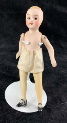 Muñeca Antigua 33/4" Articulada Todo Bisque con Ojos de Vidrio - Medias Amarillas Aleta Foto 1 de 4