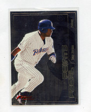 2000 FLEER FOCUS FOCAL POINTS # 2F  TONY GWYNN , PADRES
