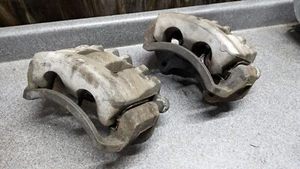 2x OEM Cadillac CTS 2008-2014 Front Driver & Passenger Brake Caliper w/ Bracket - Picture 1 of 7