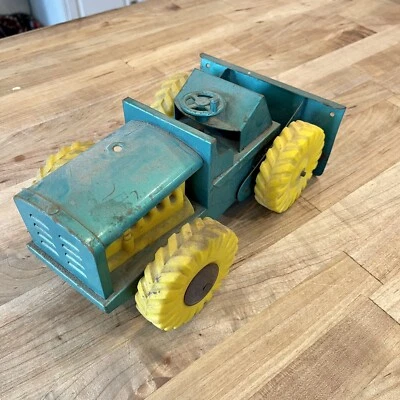 Vintage 50s/60s Structo Bulldozer Tractor,Yellow Tires,Pressed Steel,Steers - Image 1 of 2