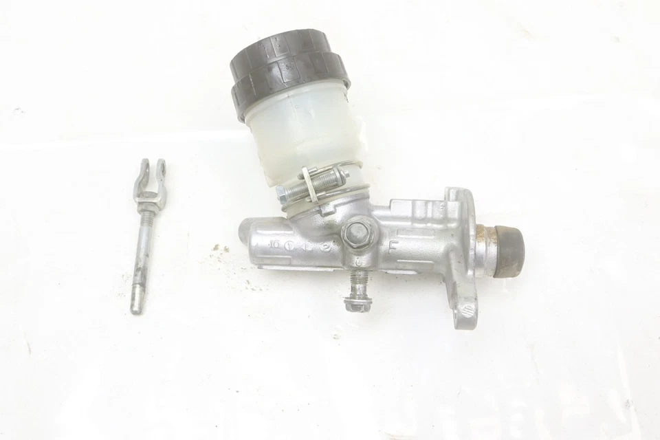 Cilindro maestro de frenos Kawasaki Mule 4010 Trans 4x4 diésel 12 43015-1682 52816 Foto 1 de 4