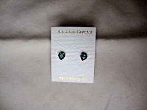 VINTAGE ÖSTERREICHISCHER KRISTALL GRÜN HERZ OHRSTECKER "Nur ein Hauch von Süße!" - Bild 1 von 4