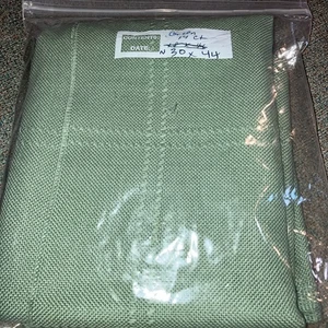 Schönes grünes Leinen für Kreuzstich 14 Stück 30” x 44” Fensterscheibengewebe NEU - Bild 1 von 5