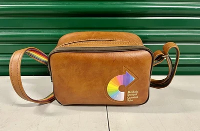 Estuche de transporte de vinilo para cámara instantánea Kodak vintage con correa, material suave Foto 1 de 4