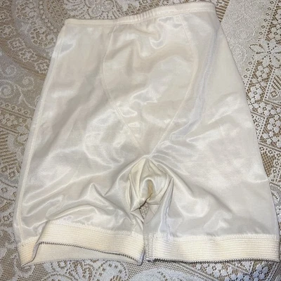 Calcinha Vintage Marfim Playtex Super Look Alisamento Perna Longa M #2712 - Imagem 1 de 4