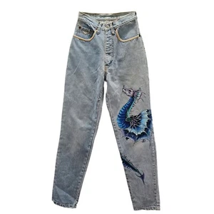 Pantalones de mezclilla vintage Fabergé pintados a mano para mujer talla 10 dragón tiro alto criatura marina - Imagen 1 de 12