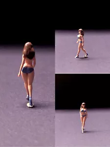 Figura 1/64 Chica Sexy Modelo Caminando Playa Ajuste 1:64 Coche Calle Diorama en Stock - Imagen 1 de 1