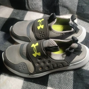 Under Armour Jugend GGS Runplay Laufschuhe, Unisex Größe 7y - Bild 1 von 4