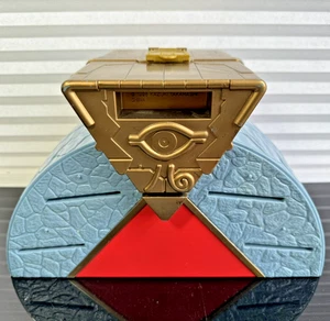 Vintage 1996 Yu-Gi-Oh! Arena Figure Carrying Case Collectible Storage Box - Picture 1 of 4