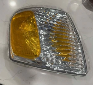 Corner Signal Light for 01-03 Ford Explorer Sport/01-05 Sport Trac Right - Bild 1 von 4