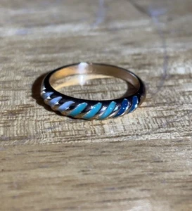 Size 8 Enamel Inlay Gold Tone Ring - Picture 1 of 4