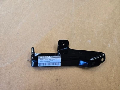  Soporte de montaje de guardabarros delantero derecho Nissan Rogue 2014-20 F41C0-4BAAA NUEVO OEM Foto 1 de 4