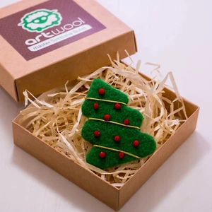 Felt Christmas Tree Pin – Handmade Wool Brooch – Holiday Gift – Stocking Stuffer - Picture 1 of 4