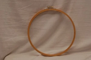 Wooden Embroidery Hoop Needlepoint Quilt Sewing Vintage 9" - Picture 1 of 2