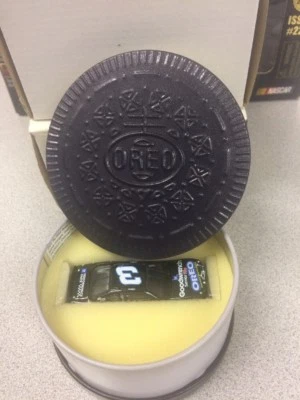 NASCAR DIECAST 1 64 Dale Earnhardt Oreo en lata de coleccionista Foto 1 de 4