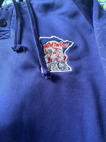 Minnesota Twins - MLB 2 Button Hoodie Vintage Logo - Size: Medium - Used/good Cover